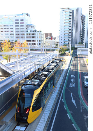 The Utsunomiya Haga Light Rail Line (LIGHTLINE) is busy with people commuting to work and school on weekdays. 111672831
