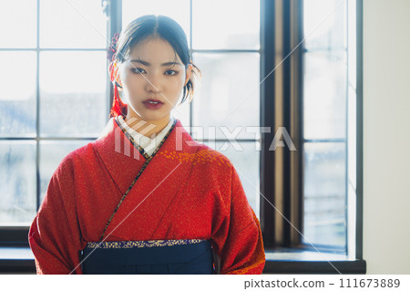 Red furisode and hakama Red furisode and hakama 111673889