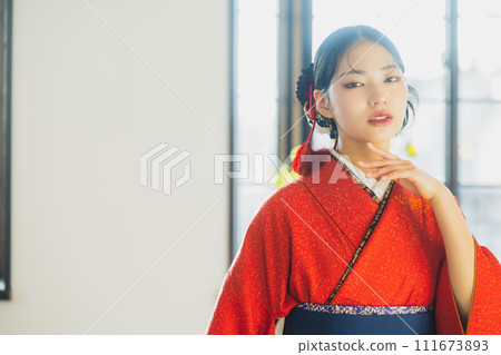 Red furisode and hakama Red furisode and hakama 111673893