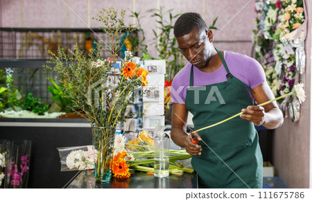 Florist making bouquet with gerberas Florist making bouquet with gerberas 111675786