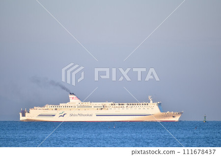 沐浴著清晨的陽光 111678437