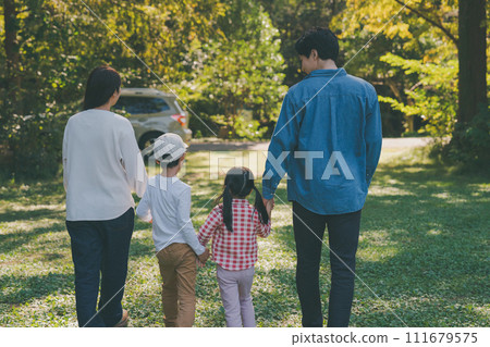 公園 家庭 家族 111679575