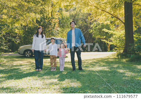 公園 家人 家庭 111679577