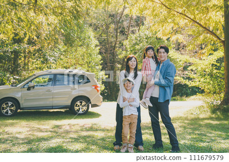 公園 家人 家庭 111679579