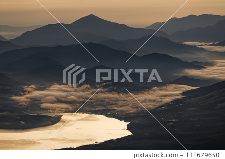 Lake Yamanaka and the Tanzawa mountain range at dawn seen from Mt. Fuji and Mt. Hoei 111679650