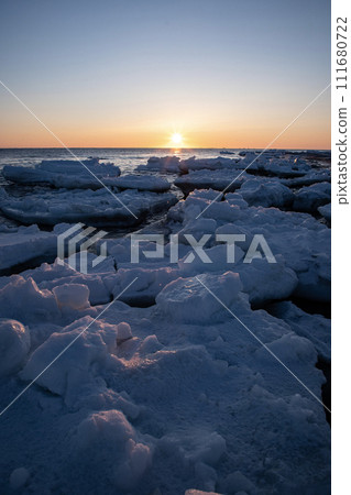 Drift ice and sunrise on the Notsuke Peninsula 111680722