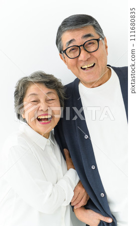 Senior couple friend 111680835