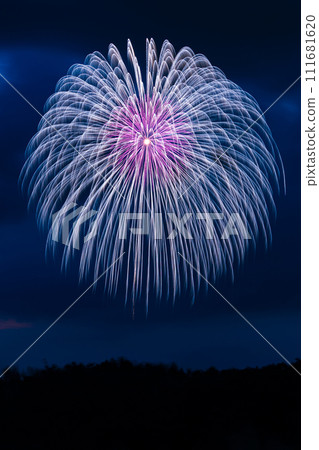 日本夏季傳統：煙火（熊谷煙火大會） 111681620