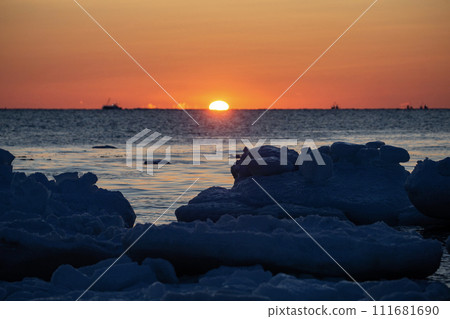 Drift ice and sunrise on the Notsuke Peninsula Drift ice and sunrise on the Notsuke Peninsula 111681690