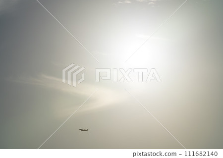 黃昏時分的仙台機場，飛機起飛，宮城縣名取市 111682140