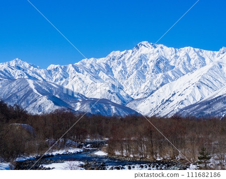 冬天的五龍山,北阿爾卑斯山 冬天的五龍山,北阿爾卑斯山 111682186
