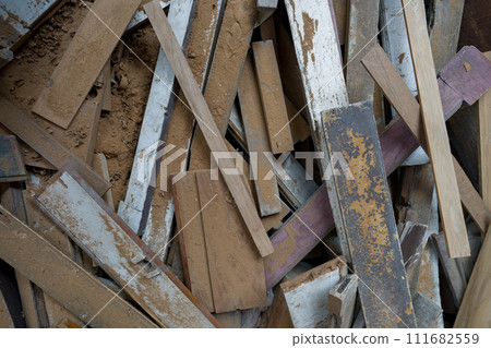 A messy heap of leftover wooden pieces is stacked in a pile. Top view 111682559