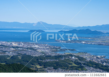 從坂本纜車延歷寺站附近眺望琵琶湖大橋 從坂本纜車延歷寺站附近眺望琵琶湖大橋 111682661