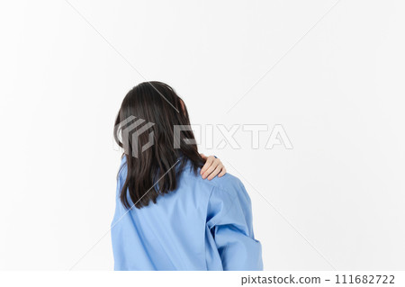 一個女人患肩膀僵硬 111682722