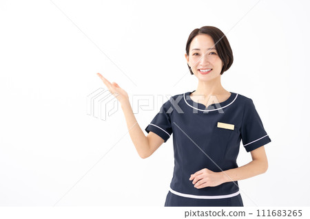 女制服美容師手持 111683265