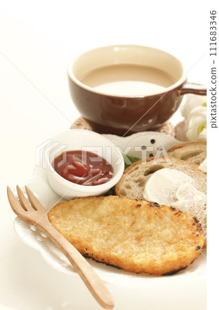 hash browns and toast 111683346