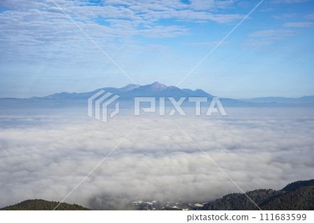 有雲海的都城盆地 111683599