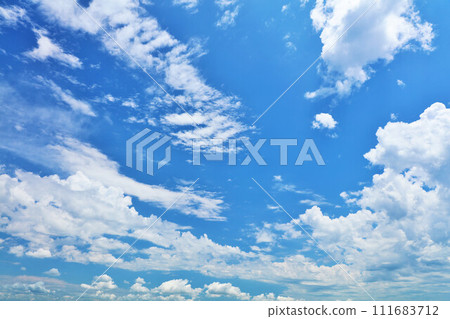 夏天藍天和雲彩 夏天藍天和雲彩 111683712