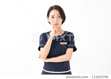 女制服美容師擔心 111683760