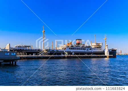 冰河丸停泊在神奈川縣橫濱市山下公園前 冰河丸停泊在神奈川縣橫濱市山下公園前 111683824