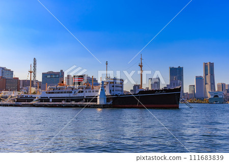 從神奈川縣橫濱市山下碼頭看到的冰川丸 111683839