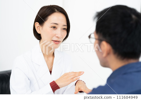 醫療病人醫生白大衣異位性皮膚炎 111684949