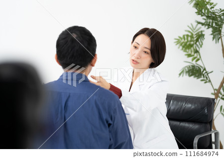 醫療病人醫生白大衣異位性皮膚炎 111684974