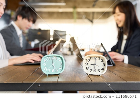 商務人員考勤管理形象 商務人員考勤管理形象 111686571