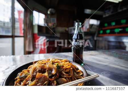Yakisoba and bottled cola (Kuroishi City, Aomori Prefecture) Yakisoba and bottled cola (Kuroishi City, Aomori Prefecture) 111687337