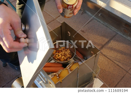 花園裡抽煙的人 111689194