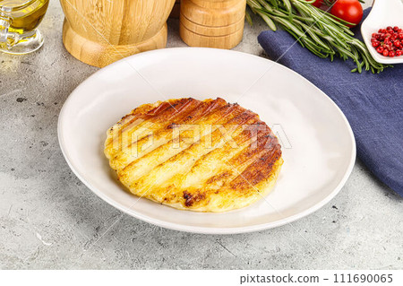 Grilled Greek traditional cheese - haloumi 111690065