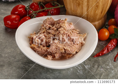 Canned tuna fish for salad 111690173