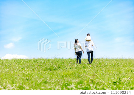 A family walking in the blue sky grassland A family walking in the blue sky grassland 111690254