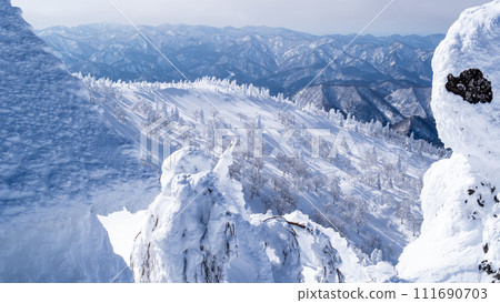 Spectacular winter view of Mt. Moriyoshi on clear skies, Akita Prefecture Spectacular winter view of Mt. Moriyoshi on clear skies, Akita Prefecture 111690703