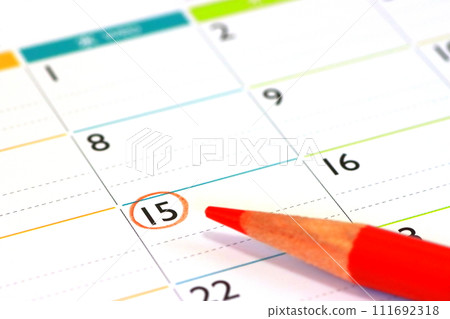 日曆和 15 日(退休金支付日/發薪日影像) 日曆和 15 日(退休金支付日/發薪日影像) 111692318