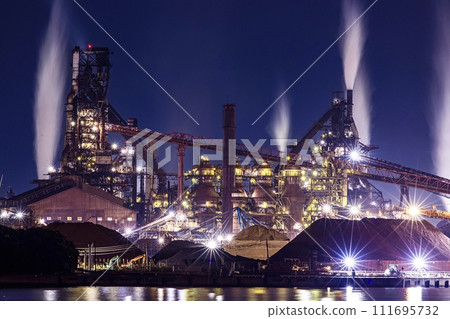 Night view of Nippon Steel Nagoya Works seen from the south embankment of Nagoya Port No. 9, Nagoya City Night view of Nippon Steel Nagoya Works seen from the south embankment of Nagoya Port No. 9, Nagoya City 111695732