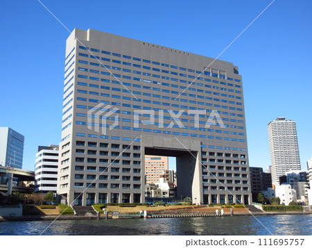 位於東京都中央區日本橋箱崎町的“大和河門” 位於東京都中央區日本橋箱崎町的“大和河門” 111695757