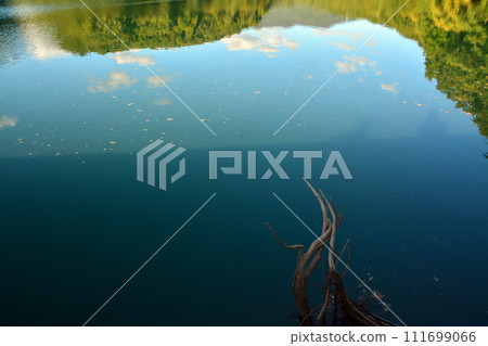 Beautiful lake surface of Sasaryu Buttress Dam 111699066