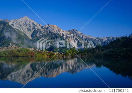 [Karamatsudake] Hakuba Sanzan seen from Happo Pond_01 111700341