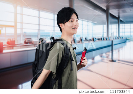 A young man traveling abroad alone 111703844