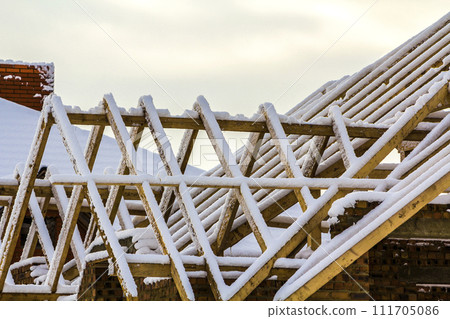 Wooden frame of the roof during construction works on a new house 111705086