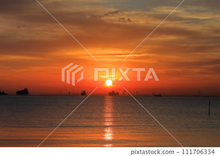 Morning glow in Tokyo Bay Morning glow in Tokyo Bay 111706334