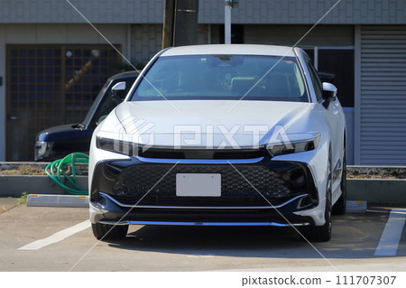 White sedan image 111707307