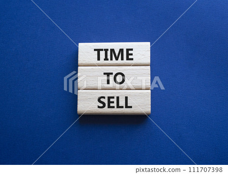 Time to Sell symbol. Concept words Time to Sell on wooden blocks. Beautiful deep blue background. Business and Time to Sell concept. Copy space. 111707398
