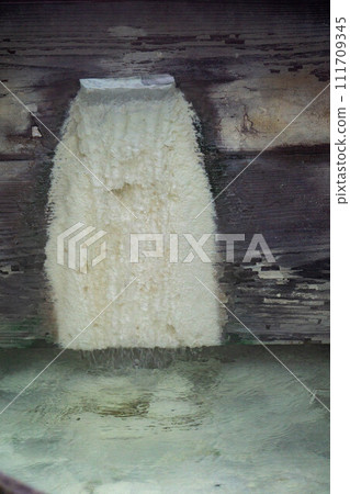 Hot spring flowing from the gutter 111709345