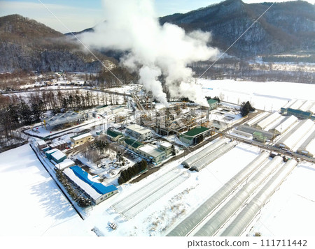 Photographing the scenery of the Hokkaido Electric Power steam production facility in Nigorikawa, Morimachi, Hokkaido in early spring Photographing the scenery of the Hokkaido Electric Power steam production facility in Nigorikawa, Morimachi, Hokkaido in early spring 111711442