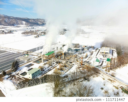 Photographing the scenery of the Hokkaido Electric Power steam production facility in Nigorikawa, Morimachi, Hokkaido in early spring 111711447