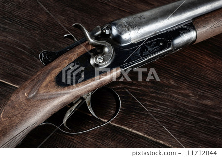 Antique 12 gauge break action smooth bored shotgun. 111712044