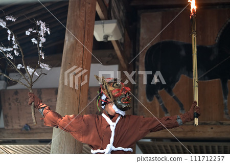 Oni-yarai at Omiji Temple, oni dancing with torches raised, Oshibudani-cho, Nishi-ku, Kobe City 111712257
