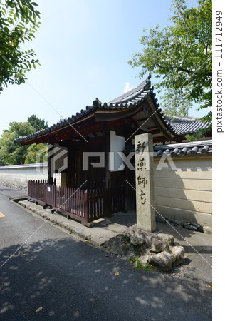 新藥師寺東門奈良縣奈良市高畠町 111712949